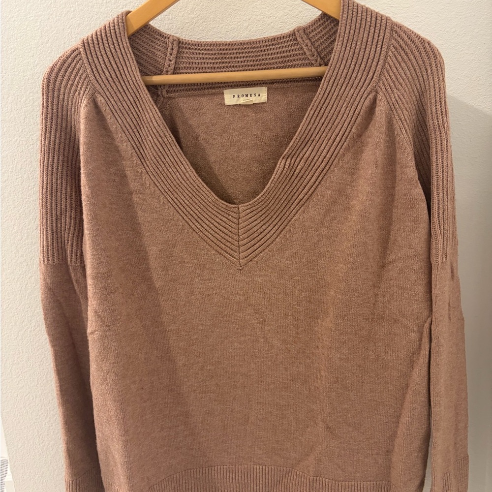 Promesa V-Neck Sweater in Warm Brown